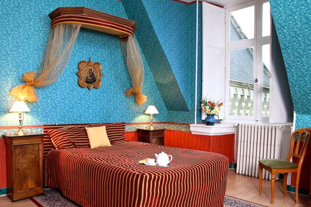 Chateau De Montriou Feneu Room photo